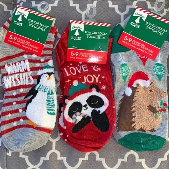 Christmas socks three pairs in a Christmas tin - Picture 2 of 5